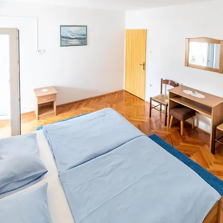 And By The Sea Palit, Rab - 5010 Gostinjska kuća 3*